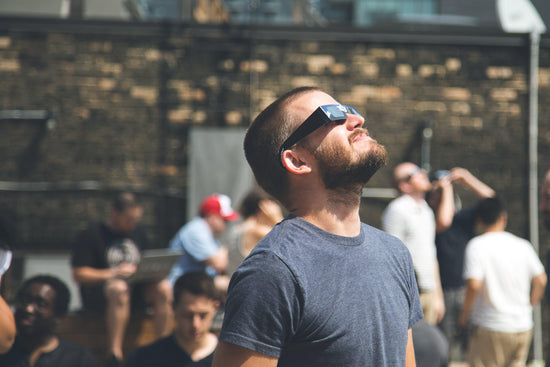 man-eclipse-viewing